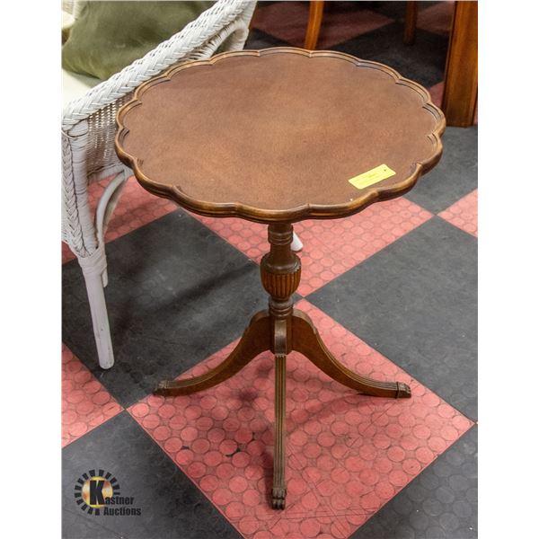 VINTAGE SIDE TABLE 20" X 25"