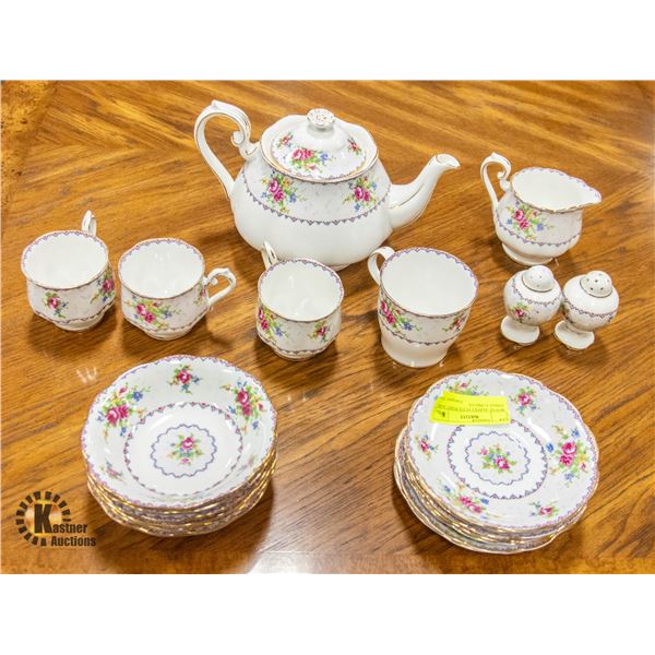 ROYAL ALBERT PETIT POINT BONE CHINA 21 PIECES