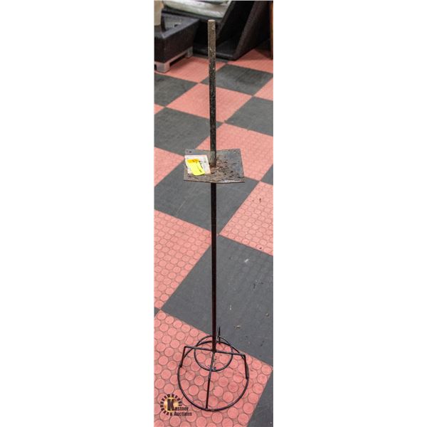 METAL GRASS MOUNT PLANTER