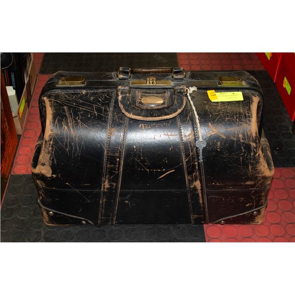 ANTIQUE DOCTORS BAG WITH KEY