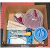 Image 1 : BOX WITH HOUSEHOLD & BAKING ITEMS INCL.