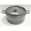 Image 1 : CAST IRON POT WITH LID 4.4QT