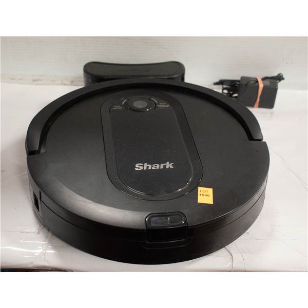SHARK ROBOT VACUUM
