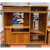 Image 2 : VINTAGE TV/ENTERTAINMENT UNIT- 52" X 50" X 20"