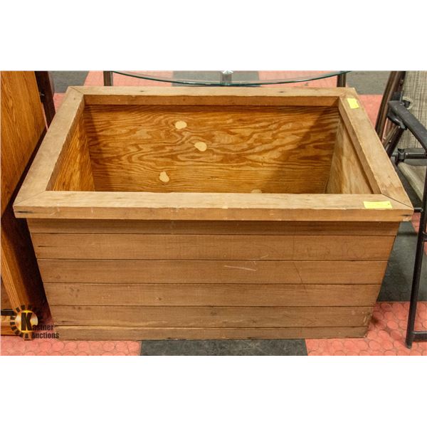 38" X 26" X 20" PLANTER BOX