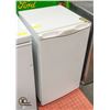 Image 1 : WHITE BAR FRIDGE TESTED 17.5" X 19" X 32"
