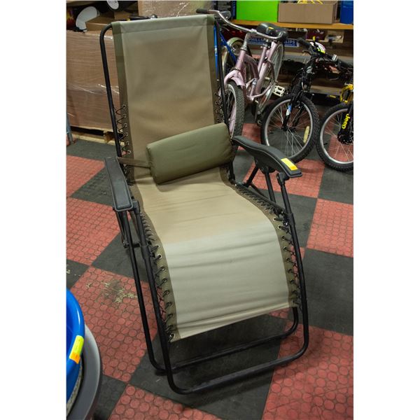 FOLDING OUTDOOR LOUNGER