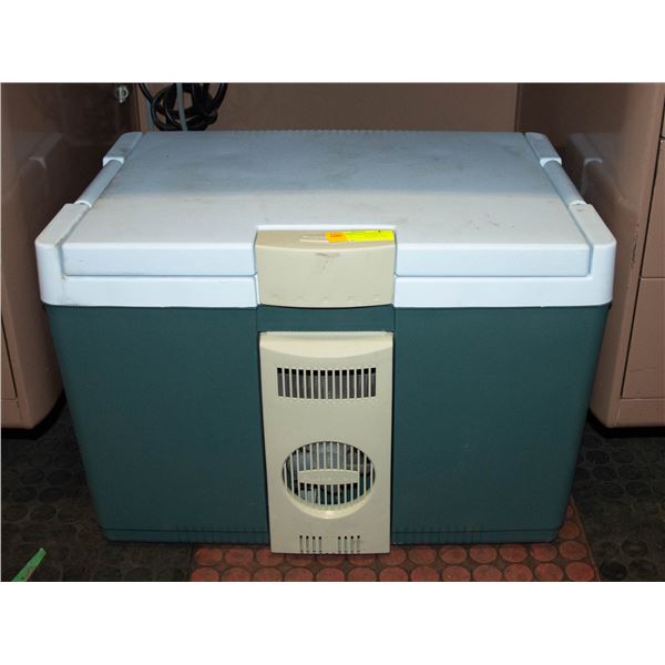12 VOLT RUBBERMAID COOLER