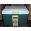 Image 1 : 12 VOLT RUBBERMAID COOLER