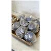 Image 8 : LOT OF NEW OIL FILTERS AND ANCHOR RIVETS