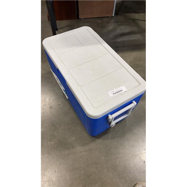 COLEMAN COOLER WITH 2 BLUE TARPS