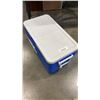 Image 1 : COLEMAN COOLER WITH 2 BLUE TARPS