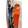 Image 2 : 2 PAIRS OF LOST PROPERTY SKIS K2 AND SALOMON