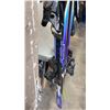 Image 8 : 2 PAIRS OF LOST PROPERTY SKIS K2 AND SALOMON