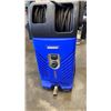 Image 2 : SIMONIZ 1900PSI ELECTRIC PRESSURE WASHER WORKING