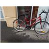 Image 2 : RED TRIUMPH BIKE