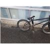 Image 2 : BLACK WE TUE PEOPLE BIKE