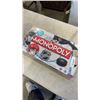 Image 2 : SEALED NHL MONOPOLY WITH COLLECTOR CUPS