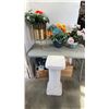 Image 1 : CERAMIC PEDESTAL 29" TALL WITH 3 ARTIFICIAL PLANTS AND METAL STAND