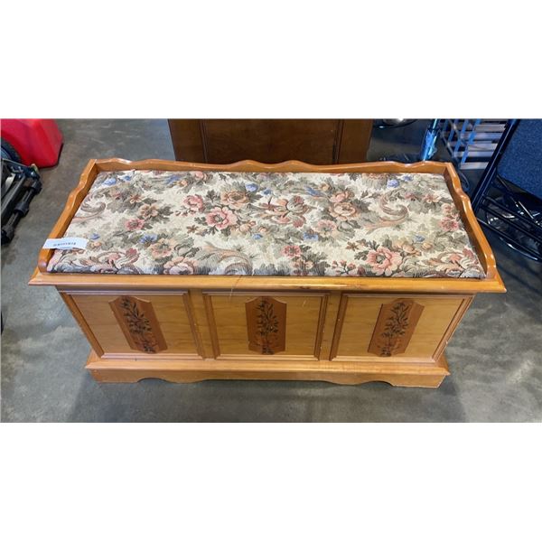 VINTAGE STORAGE BENCH