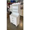 Image 2 : 3 DRAWER DRESSER WITH HUTCH