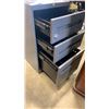 Image 3 : 3 DRAWER LOCKING FILE CABINET