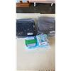 Image 1 : 2 NEW LUNCH BAGS AND 2 PACKS OF RE-USEABLE ICE PACKS