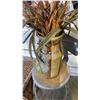 Image 3 : WICKER HAMPER WITH METAL STOOL AND PLANT