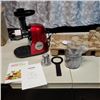 Image 2 : AS NEW AICOK SLOW JUICER AND SANDWICH MAKER BOTH TESTED AND WORKING