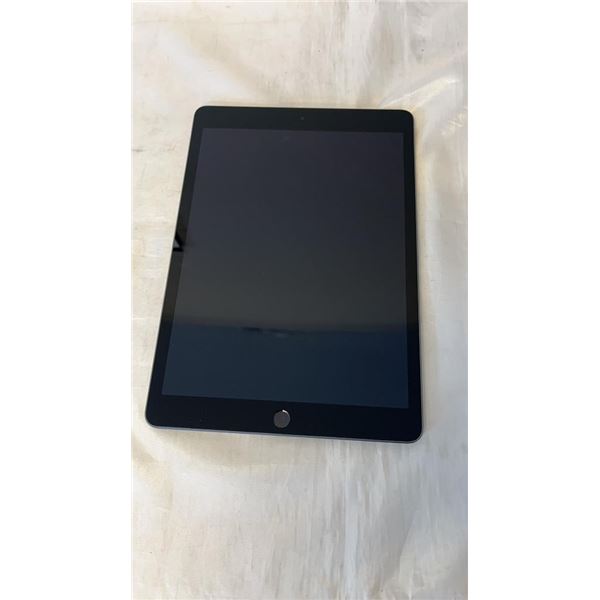 APPLE IPAD 9 64GB - TESTED WORKING  - RETAIL $449