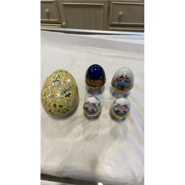 LOT OF HAND PAINTED EGGS