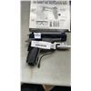 Image 8 : DAISY POWER LINE MODEL 93 CO2 BB GUN W/ RELOADERS, CO2, MANUAL