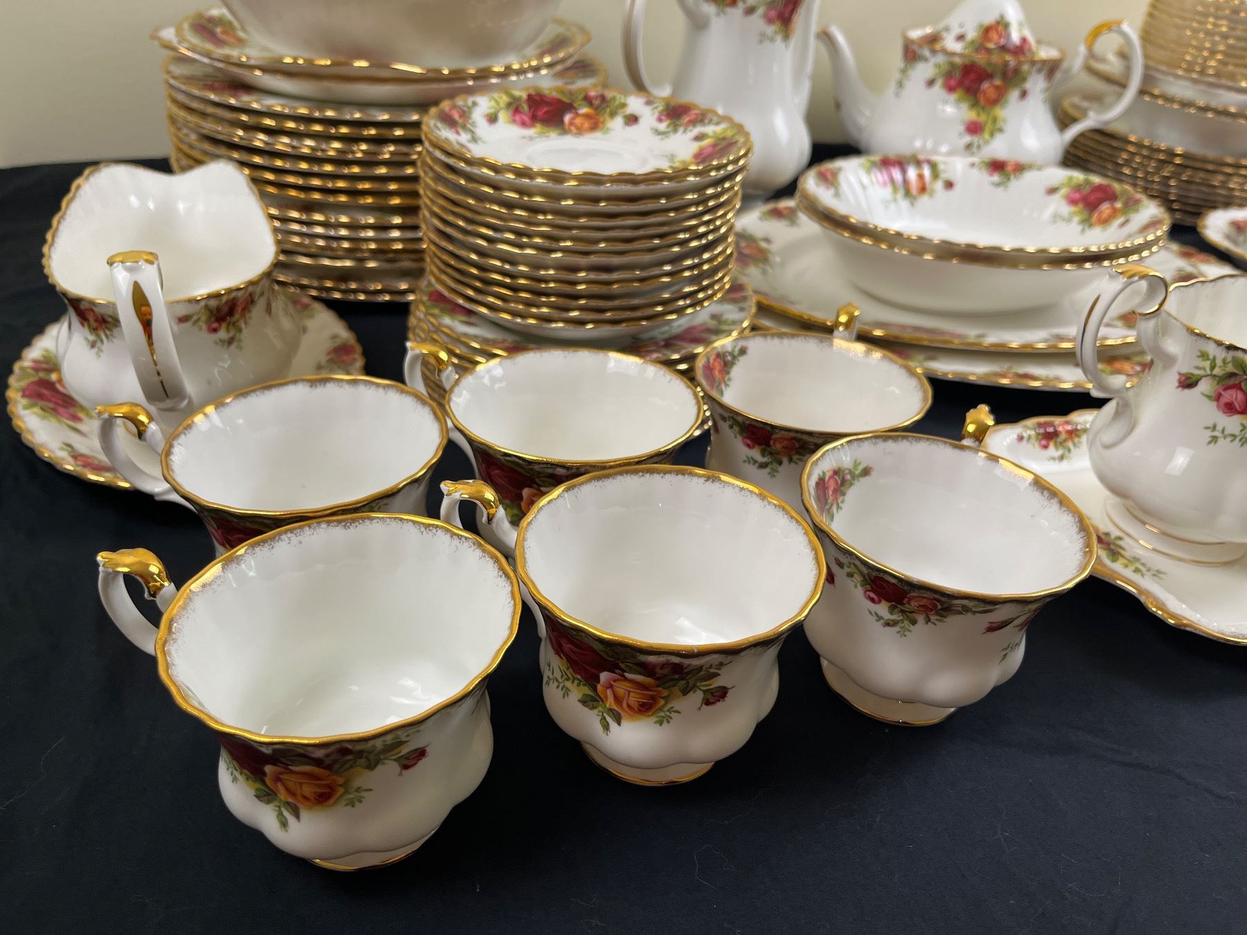 Royal Albert Old Country Rose China Set Sunrise Estate Services Ltd