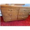 Image 2 : Victoriaville - Walnut - 6 Drawer Dresser and Mirror