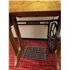 Image 2 : Singer 1948 Sewing Machine with Cabinet