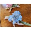 Image 2 : Royal Horticulture Society Flower Sculptures Blue Saphire Iris - Queen Elizabeth Rose