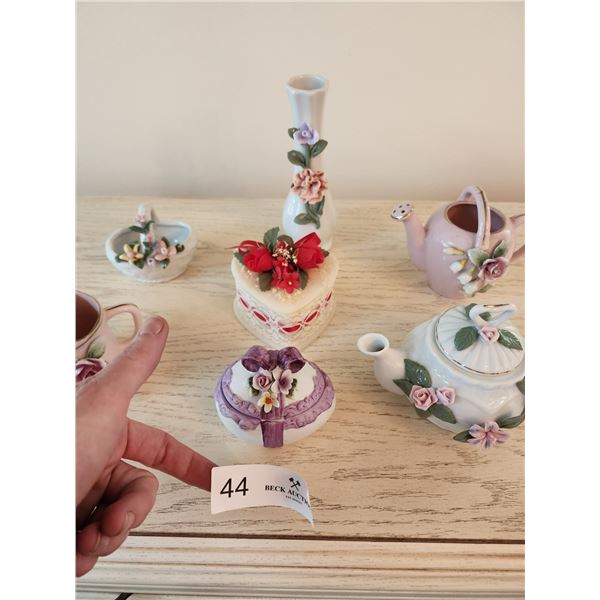 Trinkit Holders & Mini Tea Pots