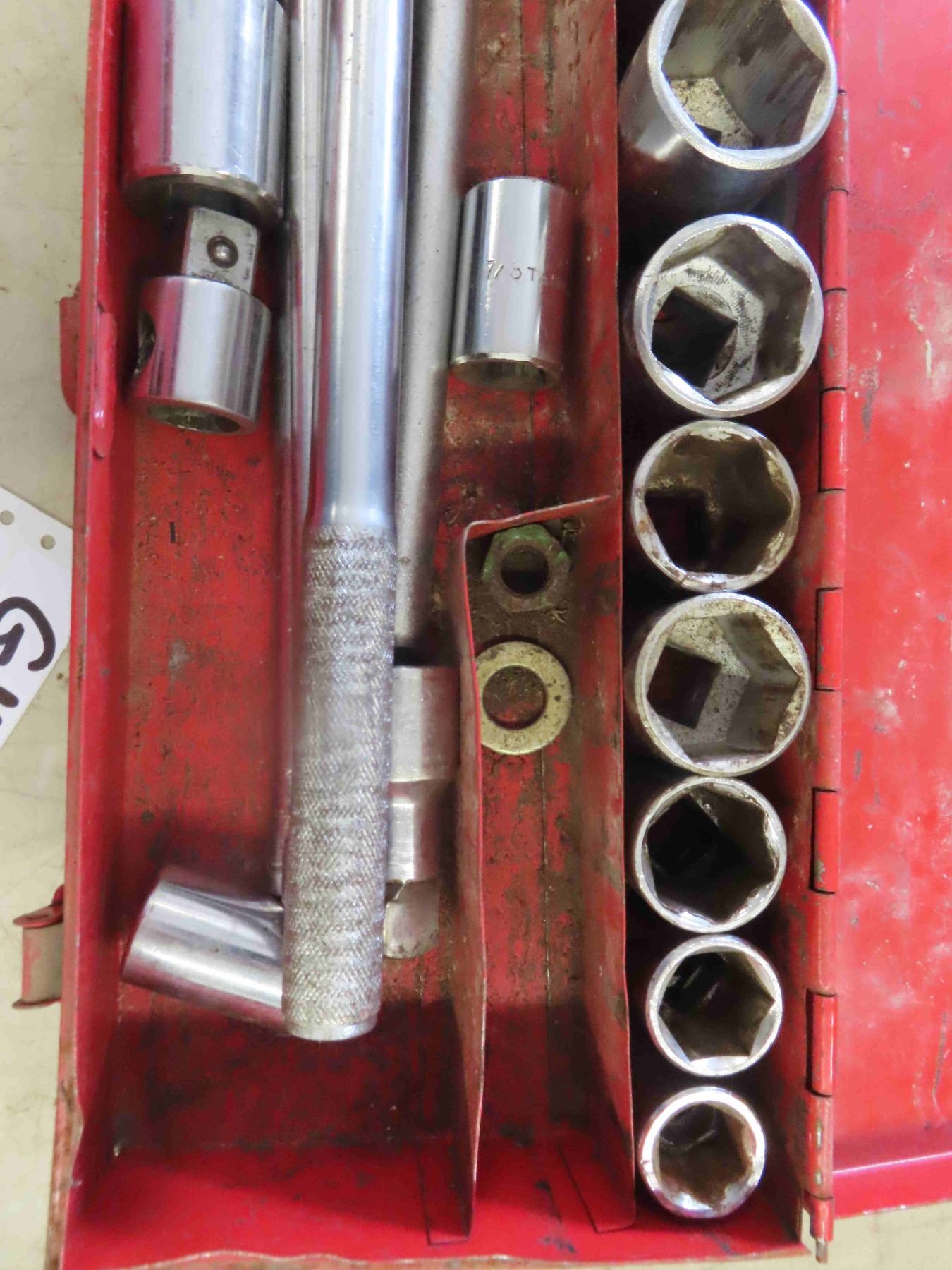 3/4" Drive Socket Set with a Few Extra Sockets in Metal Case