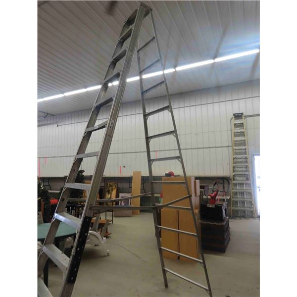 Aluminum 12' Step Ladder - Braces Loose but there