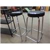 Image 2 : 2 Bar Stools + Metal Shelf 9" x 29" x 30" 