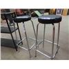 Image 2 : 2 Bar Stools + Metal Shelf 9" x 29" x 30" 