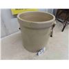 Image 8 : 5Gal Sunburst Crock with Lid - Good Handles