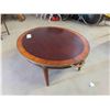 Image 2 : Nice Oval Coffee Table 16" x 32" x 38.5" 