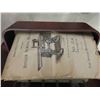 Image 3 : Antique Singer Sewing Machine in Hide -a-way Cabinet 16" x 22" x 31" 