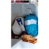 Image 7 : Hamper, cloth Scraps A