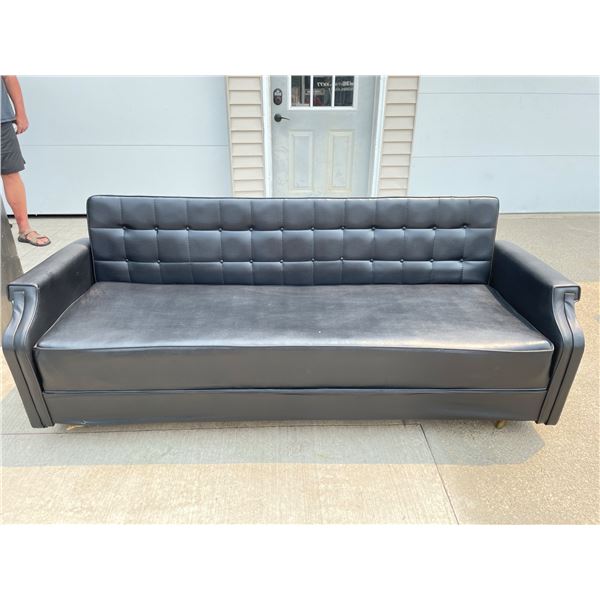 VINYL COUCH FUTON
