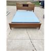Image 4 : MID-CENTURY MODERN HEADBOARD/FOOTBOARD WITH SIMMONS MAGNIFICENCE COLLECTION EXTRA DELUXE MATTRESS AN