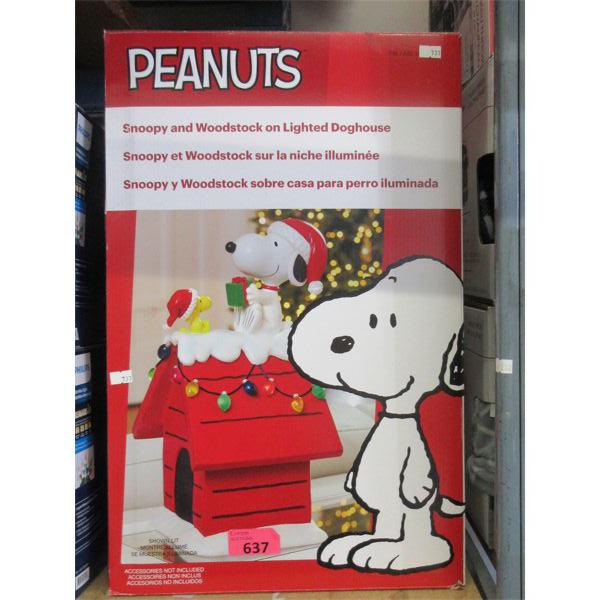 Peanuts Snoopy & Woodstock Lighted Doghouse