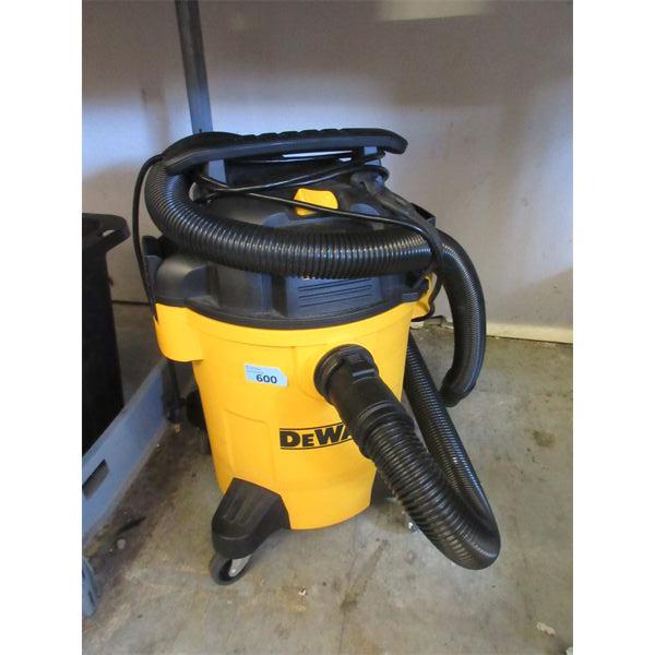 DeWalt Shop Vacuum 