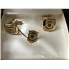 Image 2 : LOT OF HOCKEY COLLECTABLES PINS CUFFLINKS